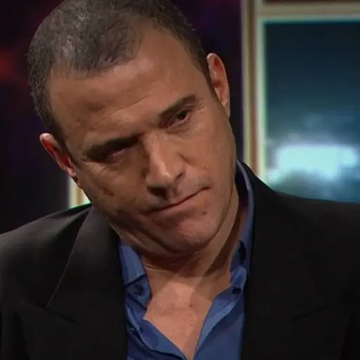 Julián Elfenbein ,Redes Sociales