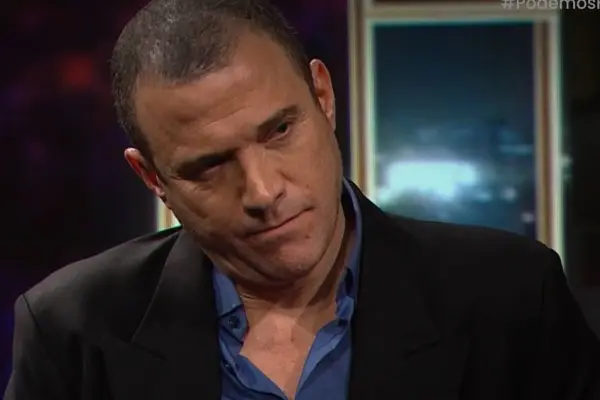 Julián Elfenbein ,Redes Sociales