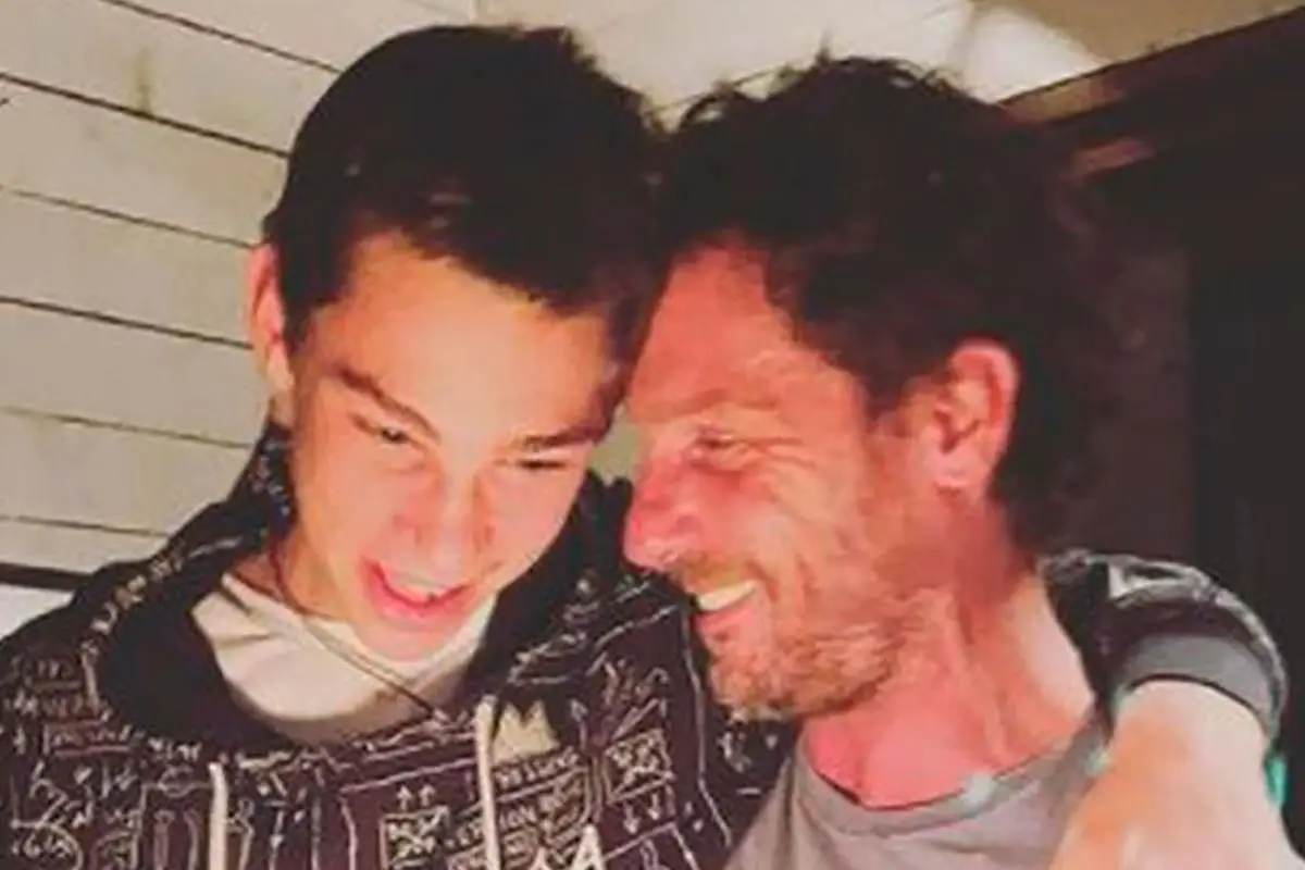 Silvestre Valenzuela y su padre Gonzalo, Redes sociales