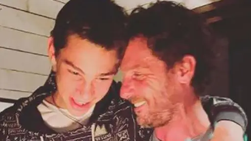 Silvestre Valenzuela y su padre Gonzalo, Redes sociales