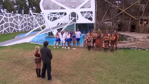Doble salida remece a Mundos Opuestos, Cedida | Canal 13