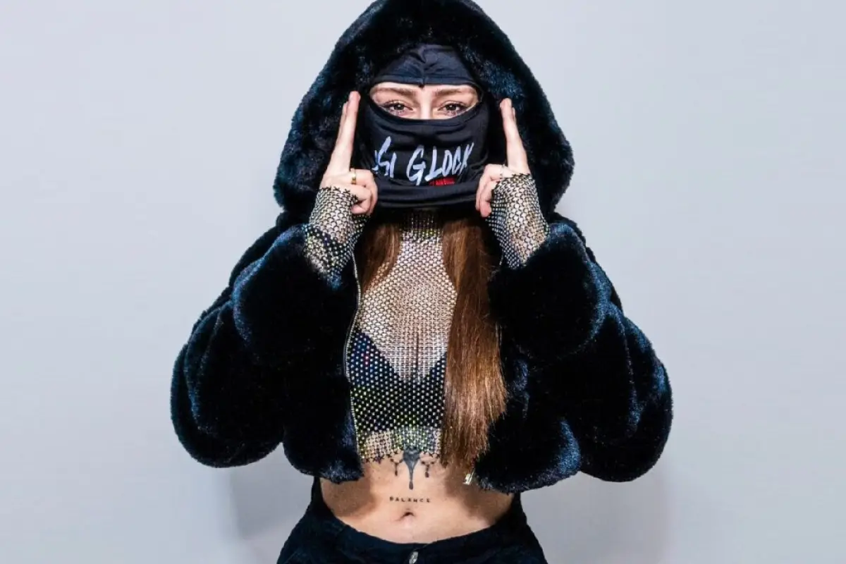 DJ Isi Glock, Redes sociales