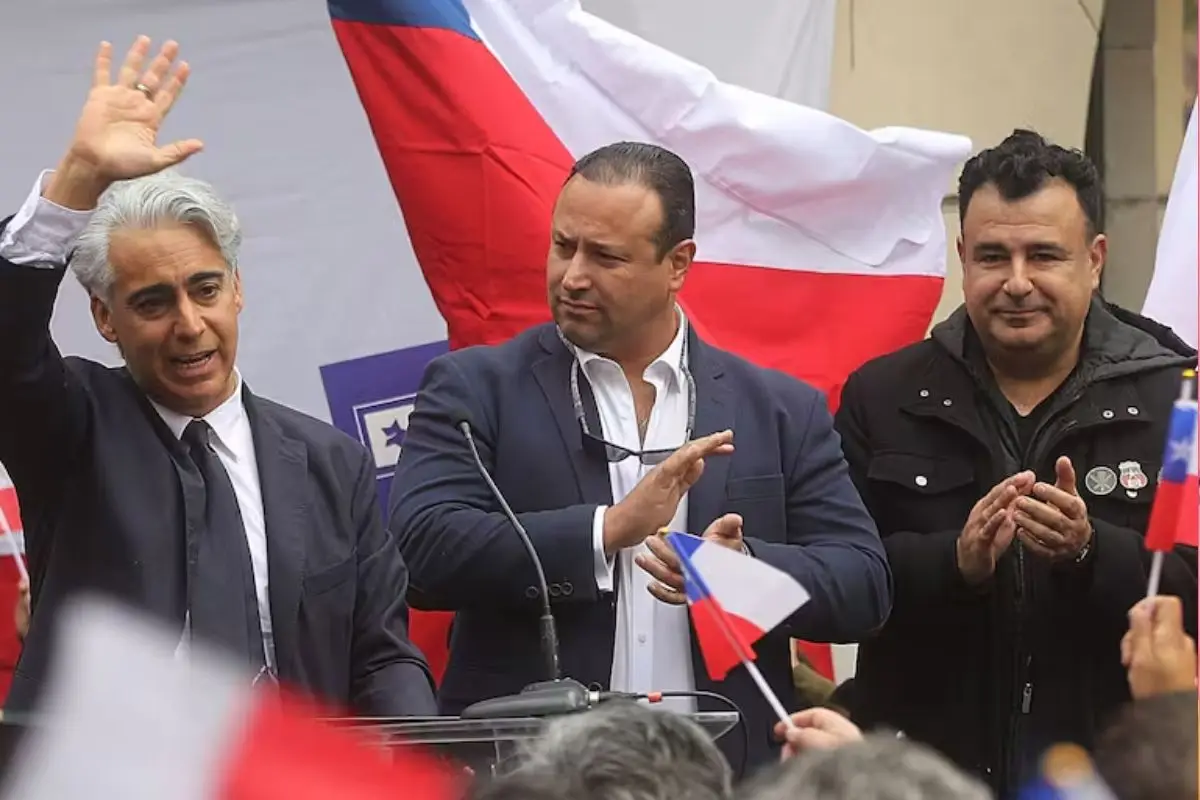 Marco Enríquez-Ominami junto a Kurt Carrera, Agencia Uno