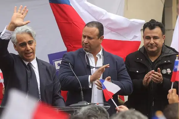 Marco Enríquez-Ominami junto a Kurt Carrera ,Agencia Uno