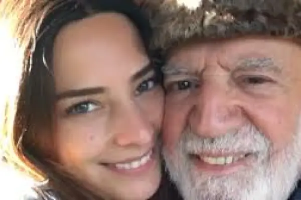 Daniela Castillo y su padre ,Redes sociales