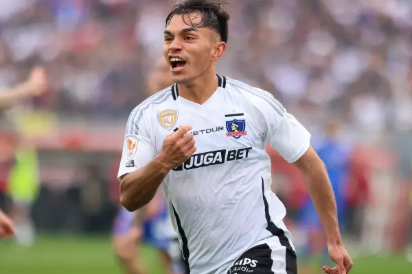 Vicente Pizarro celebrando su gol a la U ,Juan Pablo Carmona