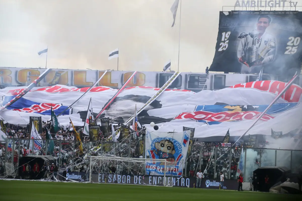 Hinchada de Colo Colo apostada en Arica, Juan Pablo Carmona
