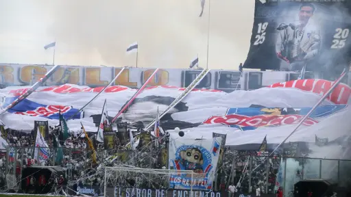 Hinchada de Colo Colo apostada en Arica, Juan Pablo Carmona