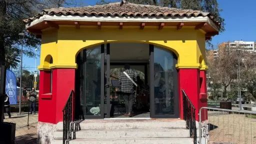 La emblemática y recuperada pérgola de Plaza Ñuñoa, red X