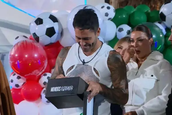 Luis Jiménez celebró su cumpleaños en Mundos Opuestos con emotivos regalos de sus hijos  ,captura