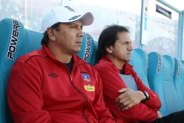 Luis Pérez y Hugo González al mando de Colo Colo ,red X