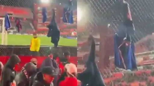 Hinchas de Independiente colgaron la roba robada a fanáticos de la U , Redes sociales | X