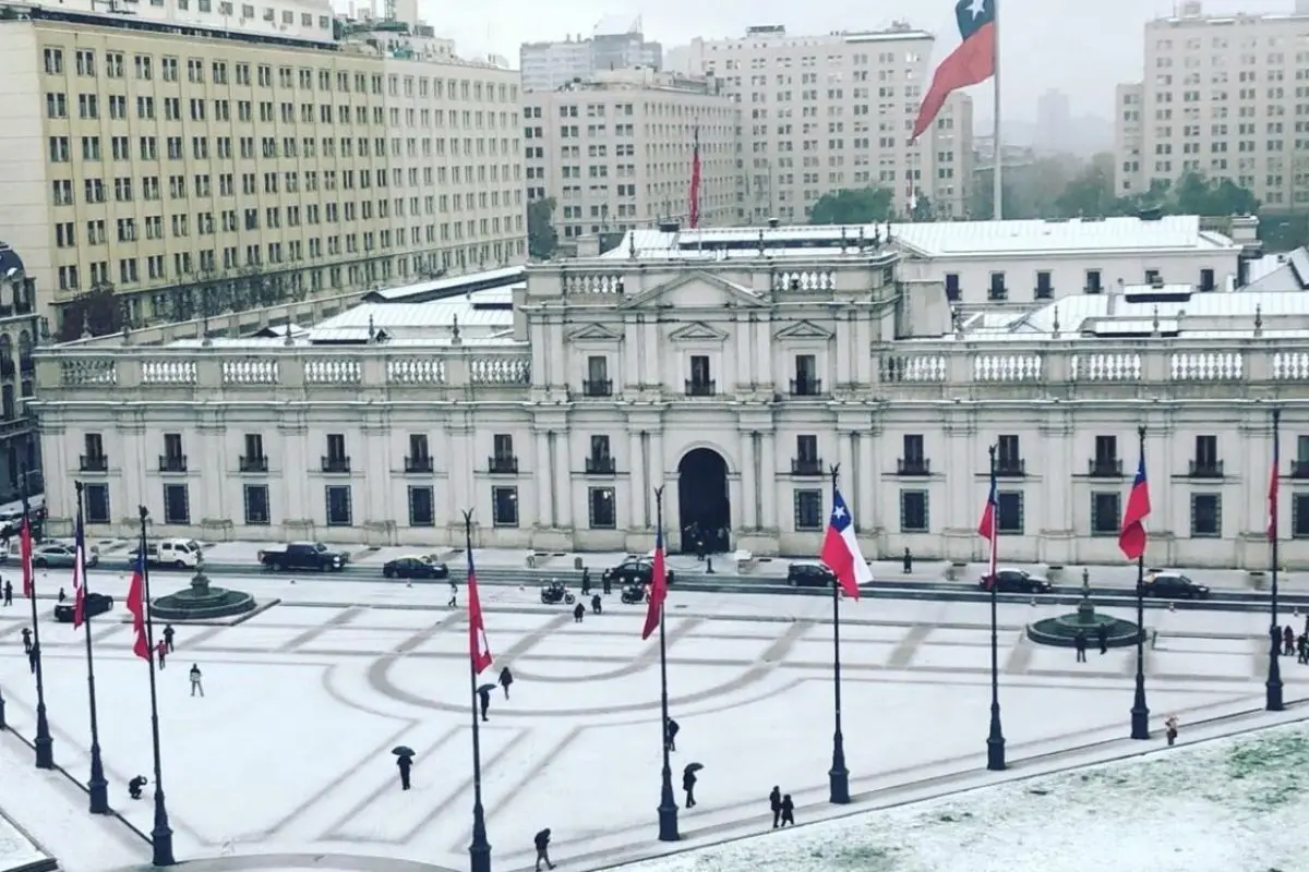 En 2017 la nieve llegó al centro de Santiago, red X