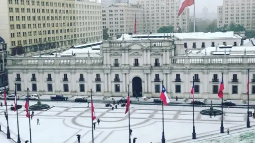 En 2017 la nieve llegó al centro de Santiago, red X