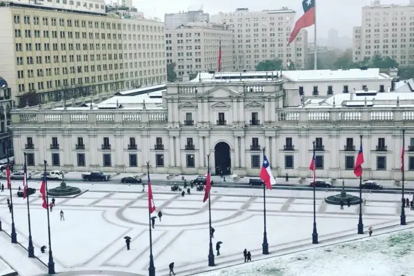 En 2017 la nieve llegó al centro de Santiago ,red X
