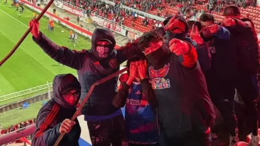 Hinchas de la U volverán a casa, red X