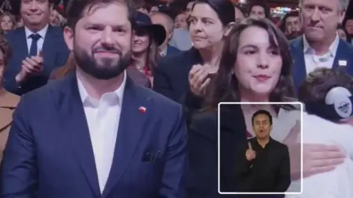Gabriel Boric, su pareja Paula y su hija Violeta, Captura