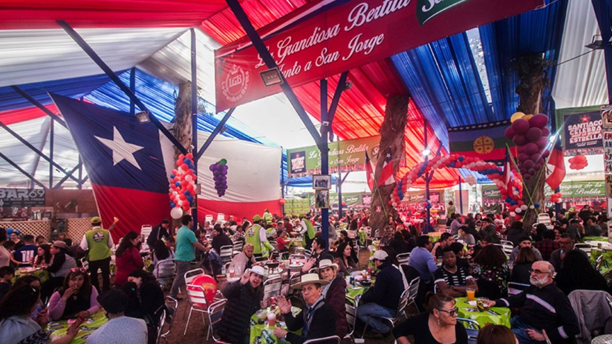 Impacto genera carta de precios de fondas del Parque O’Higgins: botella de whisky supera los $300 mil