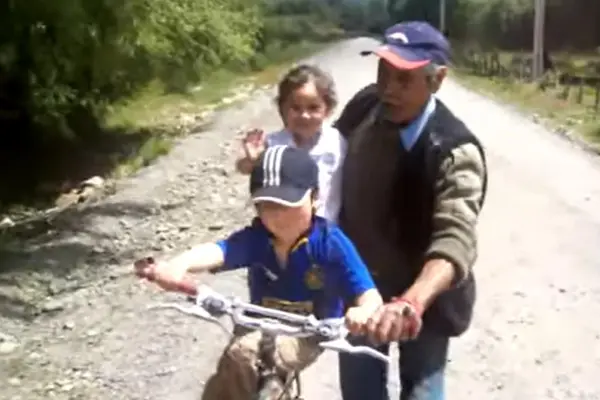 Muere Sergio Areyuna, protagonista del viral Mira pa delante ,captura