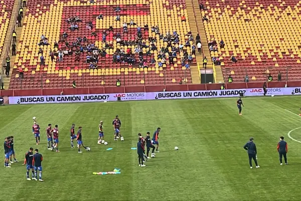 Estadio Santa Laura  ,    