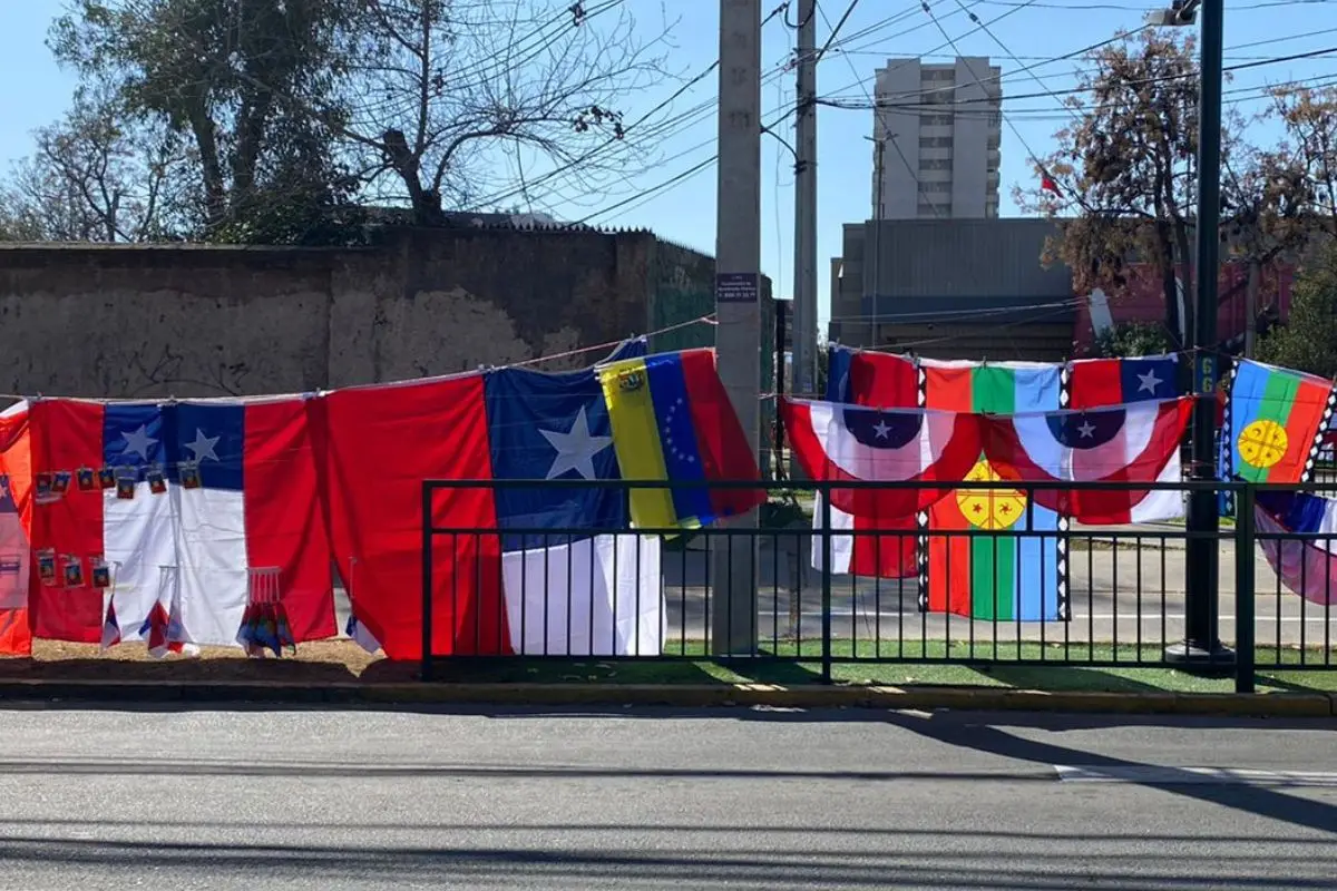Bandera de Venezuela entre la chilena y la mapuche, red X