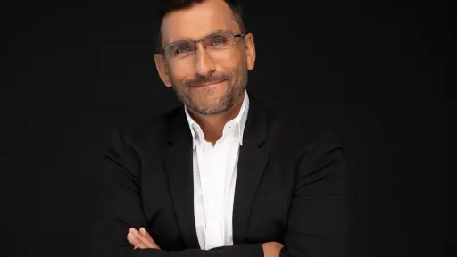 Arnaldo Canales , Cedida