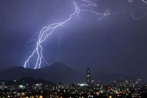 tormenta eléctrica ,Agencia Uno 