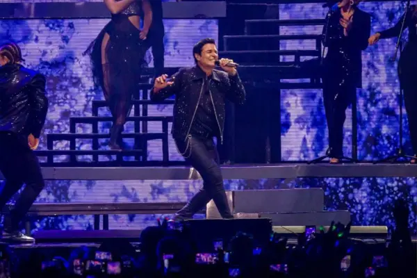 Chayanne en el Movistar Arena de Santiago ,red X