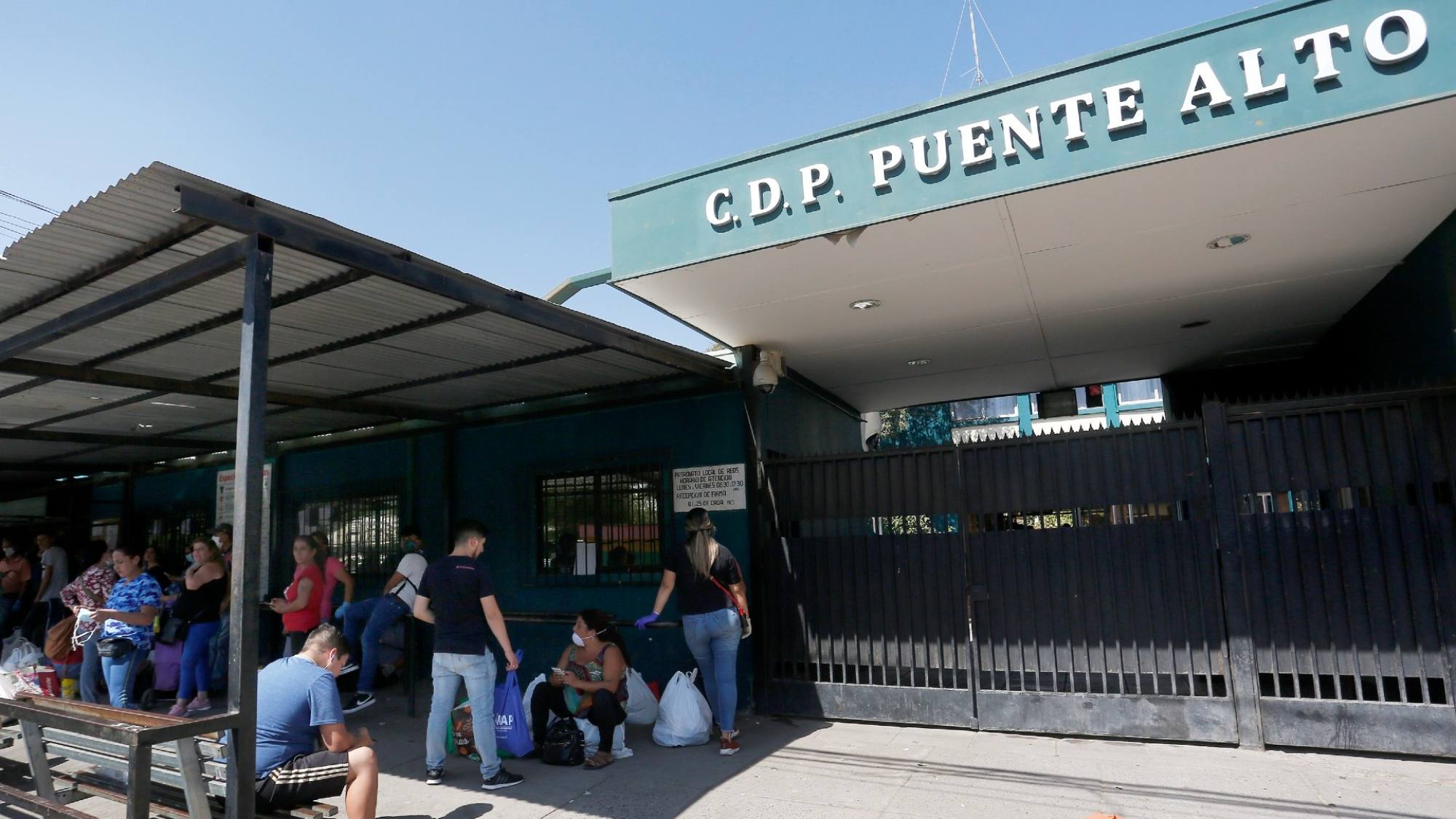 Reportan intento de fuga en la cárcel de Puente Alto: Se escucharon disparos al interior del penal