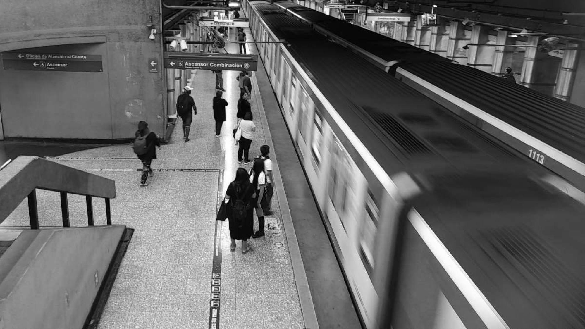 Estas son las estaciones más paranormales del Metro de Santiago: Usuarios y trabajadores reportan sucesos a diario