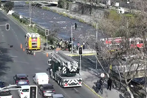 Emergencia en el río Mapocho ,red X