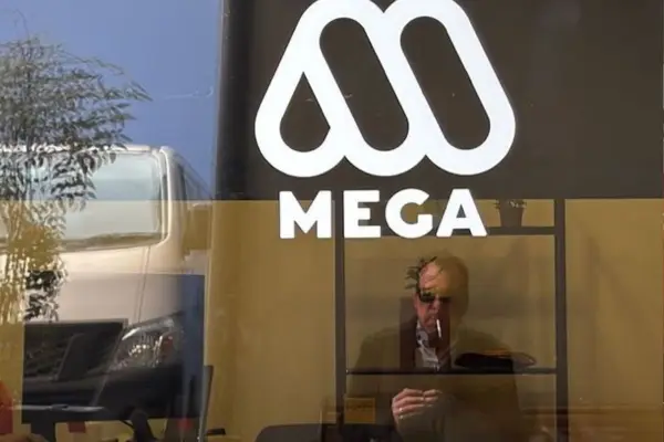 Kaminski en los pasillos de Mega ,Captura