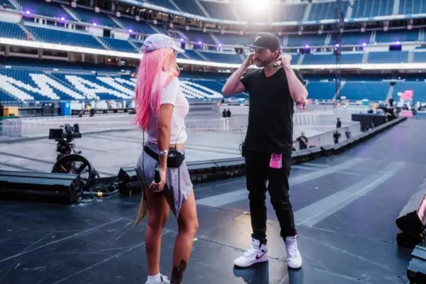 Agustín Trujillo junto a Karol-G ,Instagram