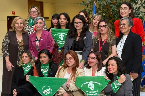 Maite Orisini poco antes del punto de prensa junto a la ministra ,red X