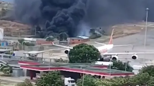 El jet privado se incendió por completo, red X