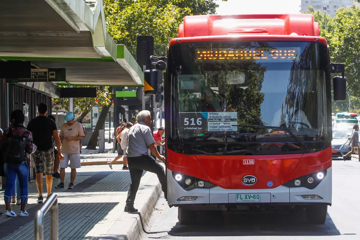 Micro, Redes Sociales