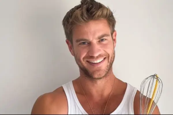 Adrián Pedraja ,    