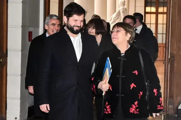 La estrecha relación entre Boric y Bachelet ,red X