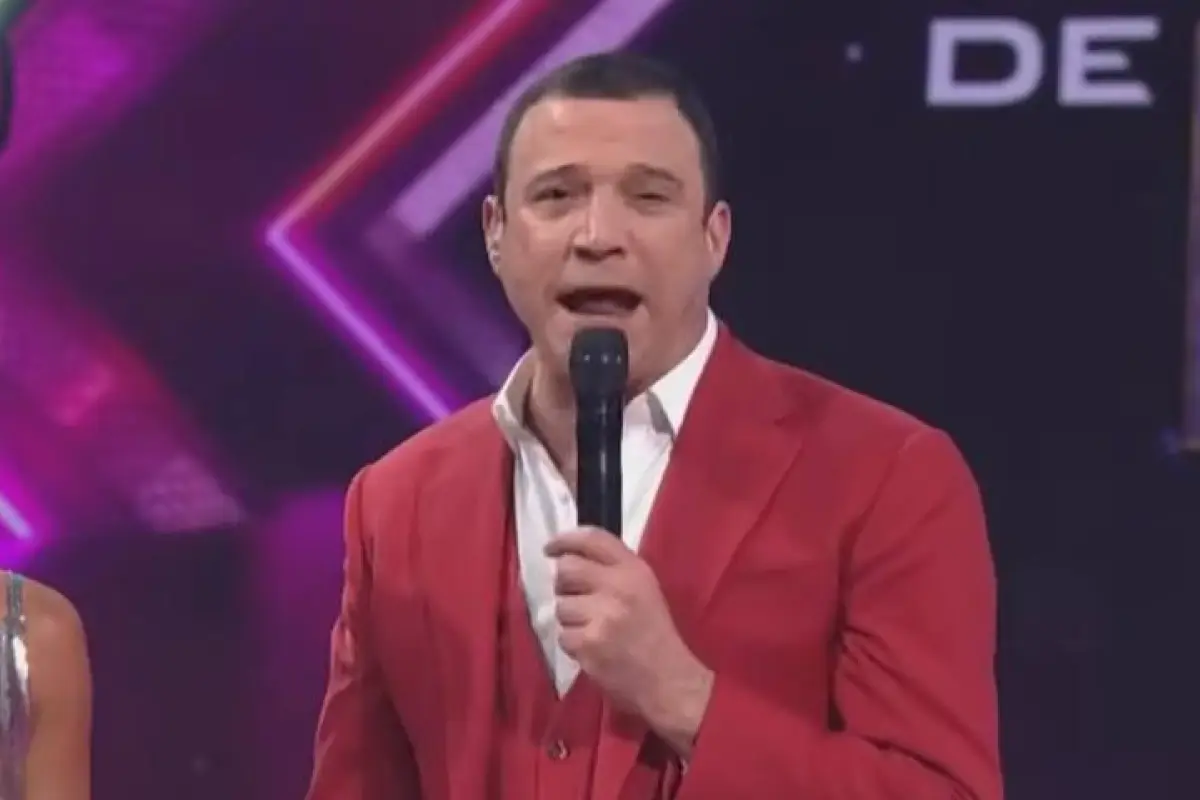 Julián Elfenbein, Redes Sociales