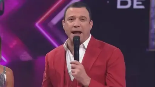Julián Elfenbein, Redes Sociales