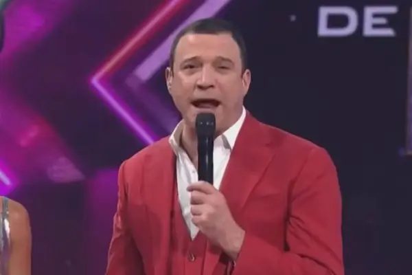 Julián Elfenbein ,Redes Sociales