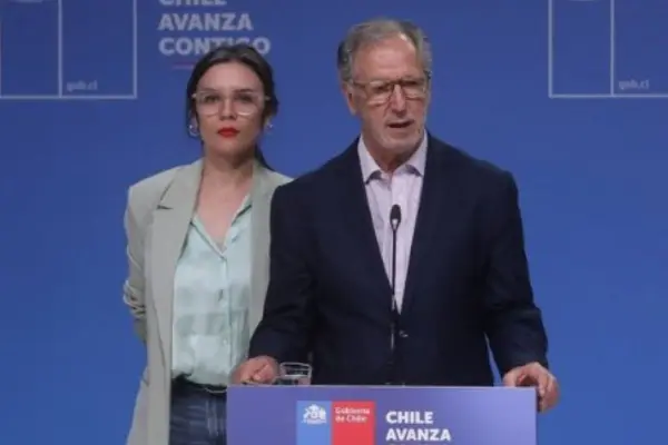 Álvaro García, biministro de Economía y Energía ,red X