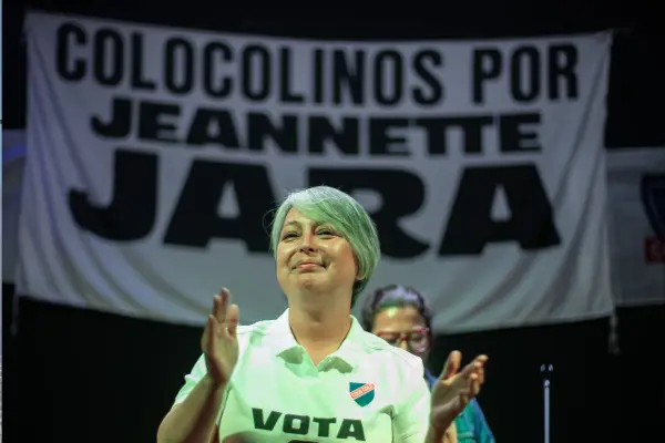 Jeannette Jara junto a Colo Colo ,Cedida
