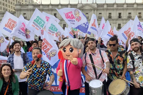 Banderazo por Jeannette Jara  ,Cedida