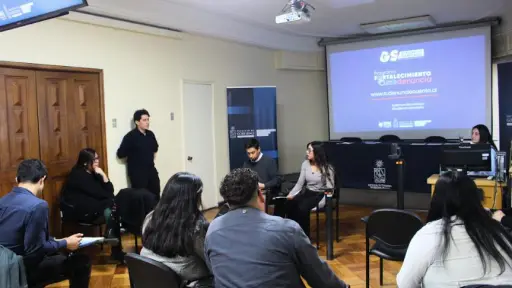 Funcionarios, Cedida