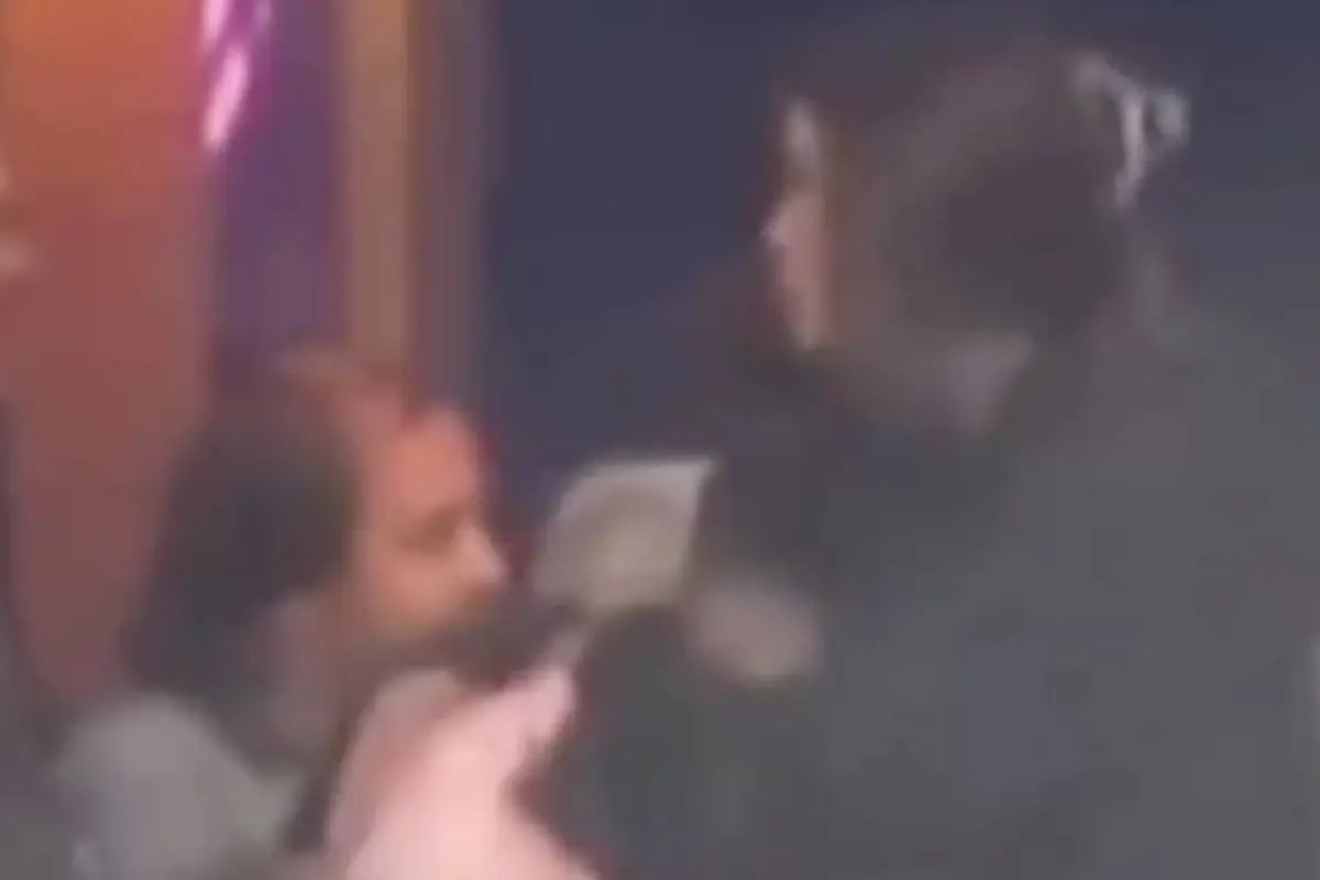 Cony Capelli consolando a Diego Pánico, Captura de pantalla