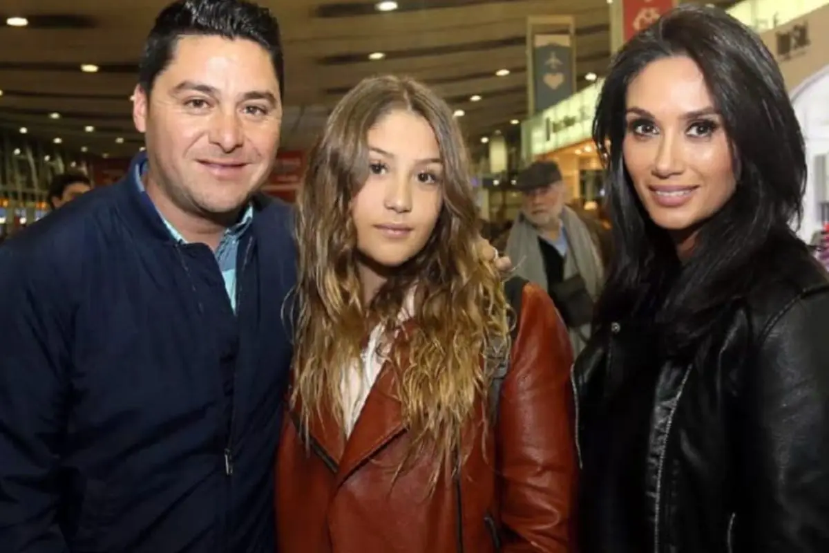 Manuel Neira junto a Pamela Díaz y su hija Trini, Instagram
