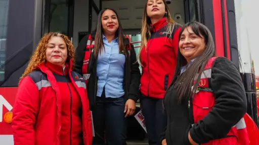 Mujeres al mando del transporte público, Cedida