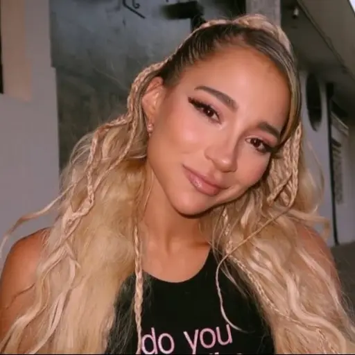 Princesa Alba  ,Redes sociales | Referencial