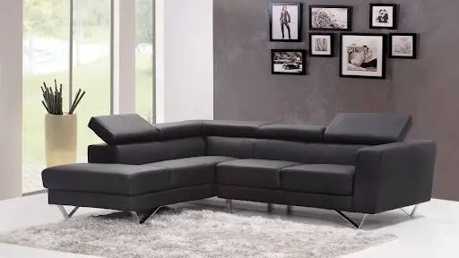 Cortinas y muebles, Cedida
